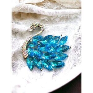 Silver SWAN Brooch with Stunning Deep Blue Sea Sparkly Stones -NEW